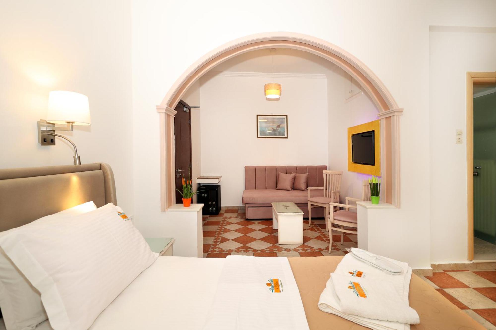 Klonos - Kyriakos Klonos 3*